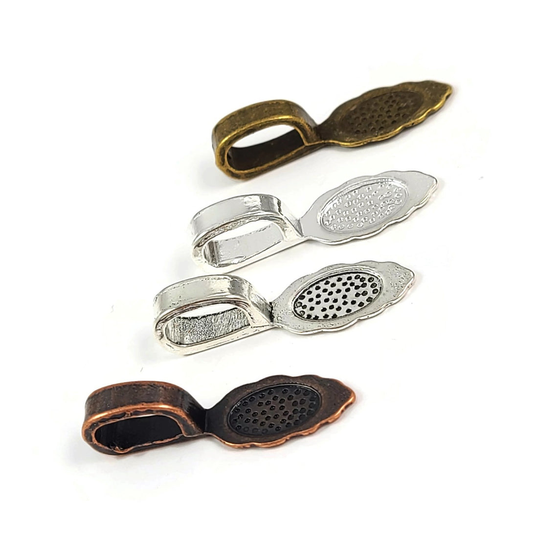 Attache sans nickel pour pendentif à coller