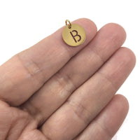 Breloque initiale ronde or en acier inoxydable
