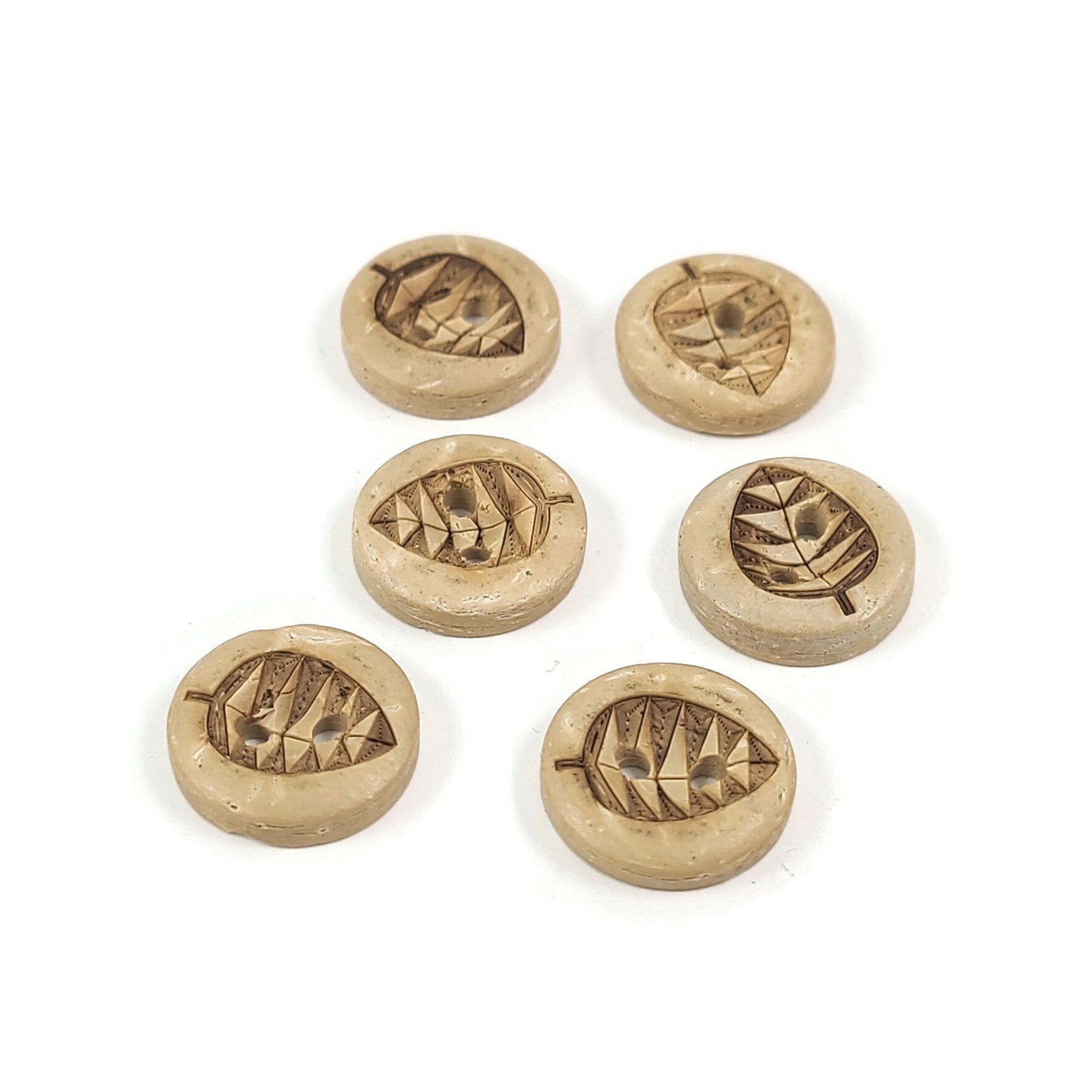 6 Coconut Shell Buttons 13mm - Rustic Leaf