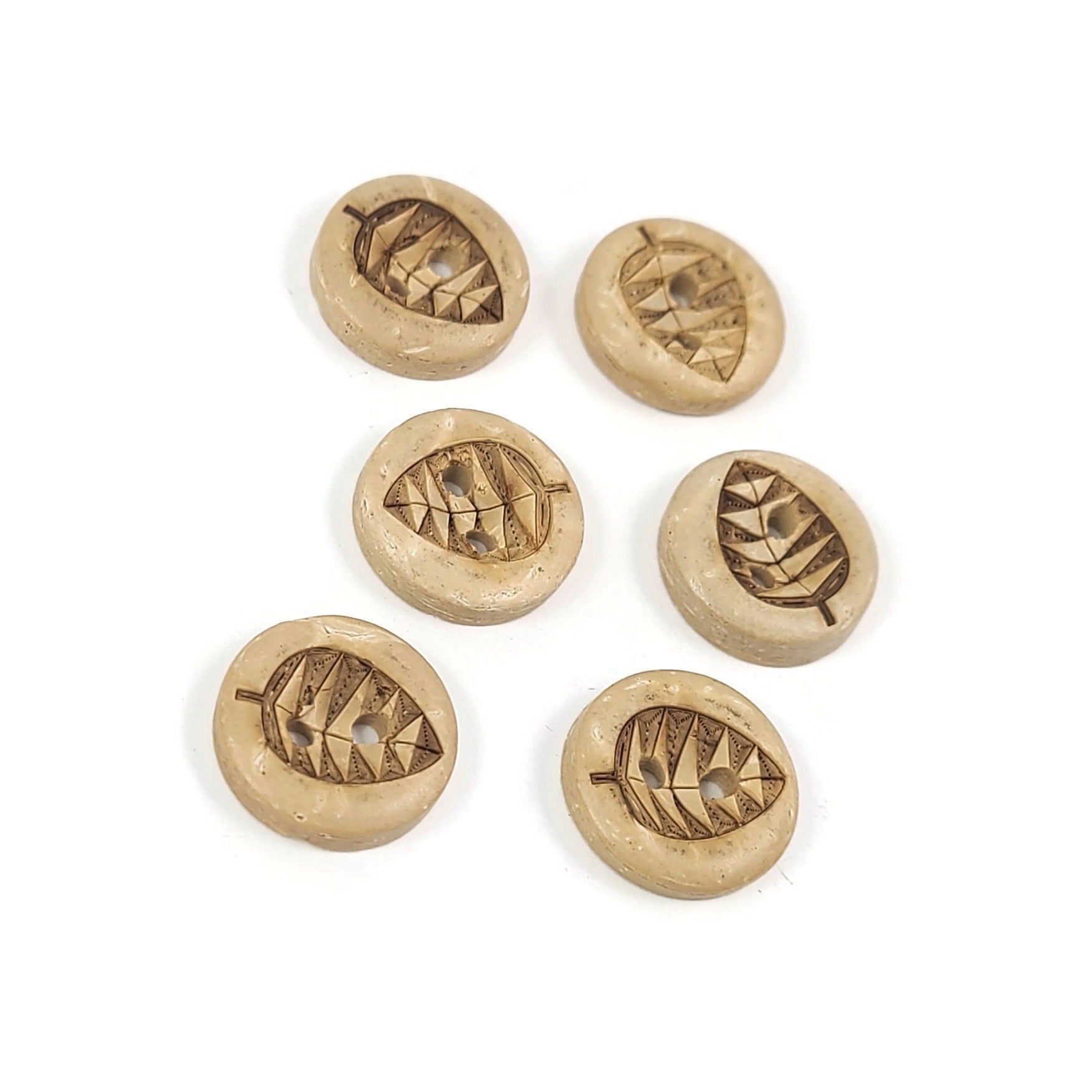 6 Coconut Shell Buttons 13mm - Rustic Leaf