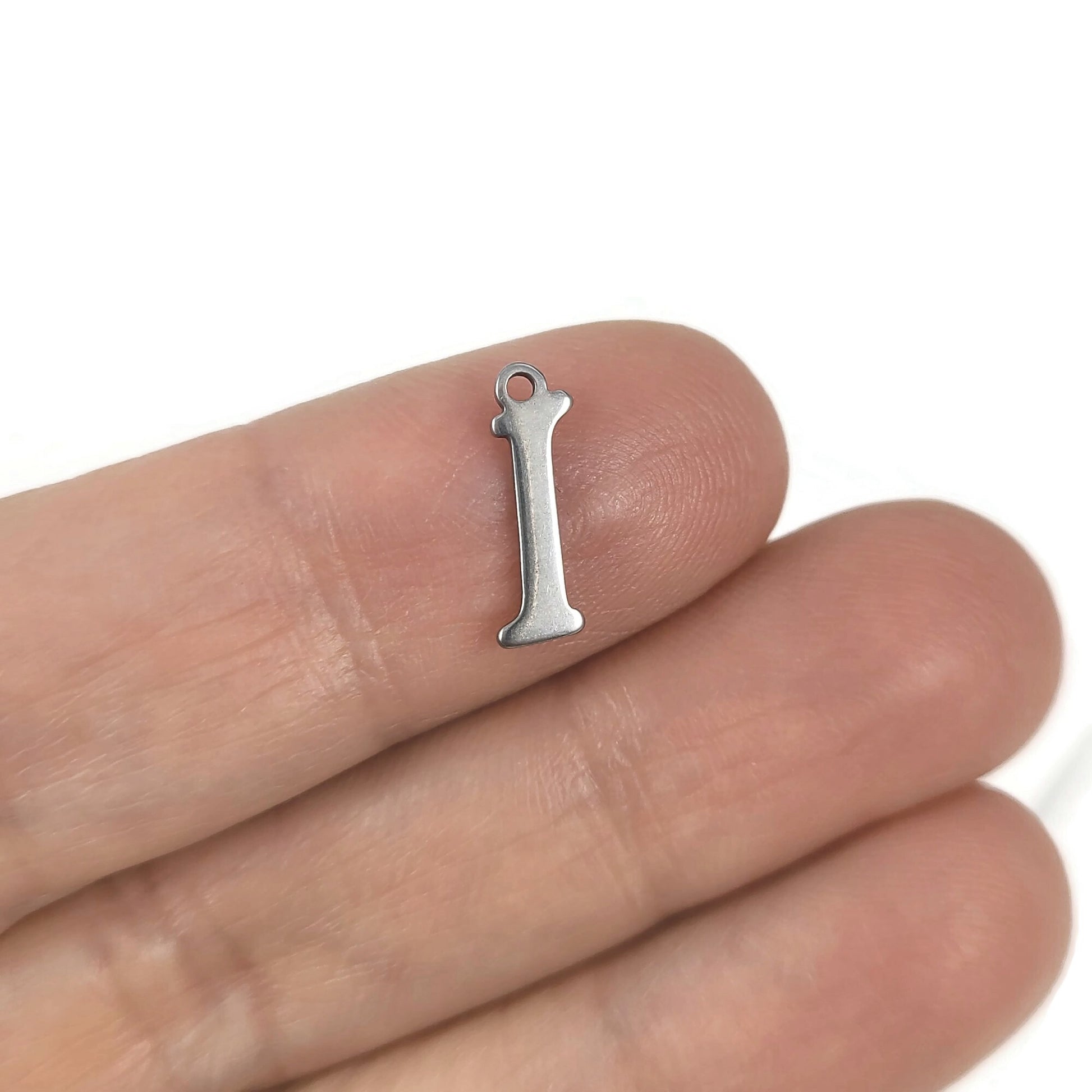 Breloque initiale cursive en acier inoxydable