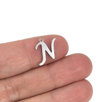 Breloque initiale cursive en acier inoxydable