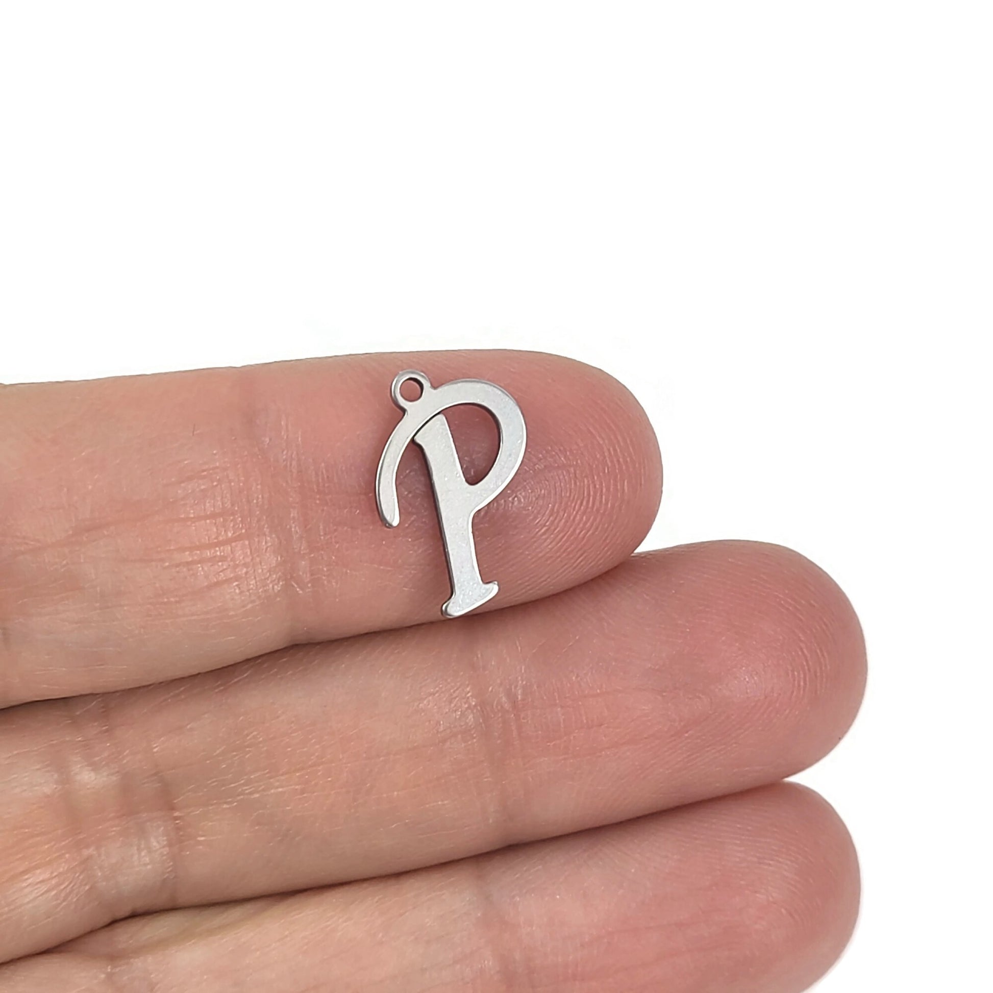 Breloque initiale cursive en acier inoxydable