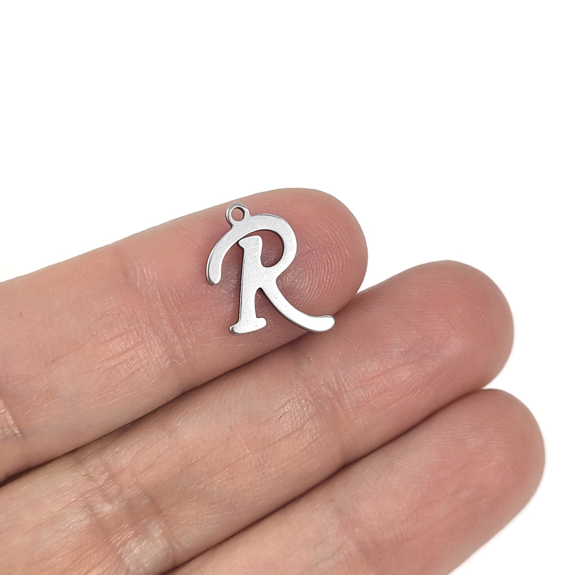 Breloque initiale cursive en acier inoxydable