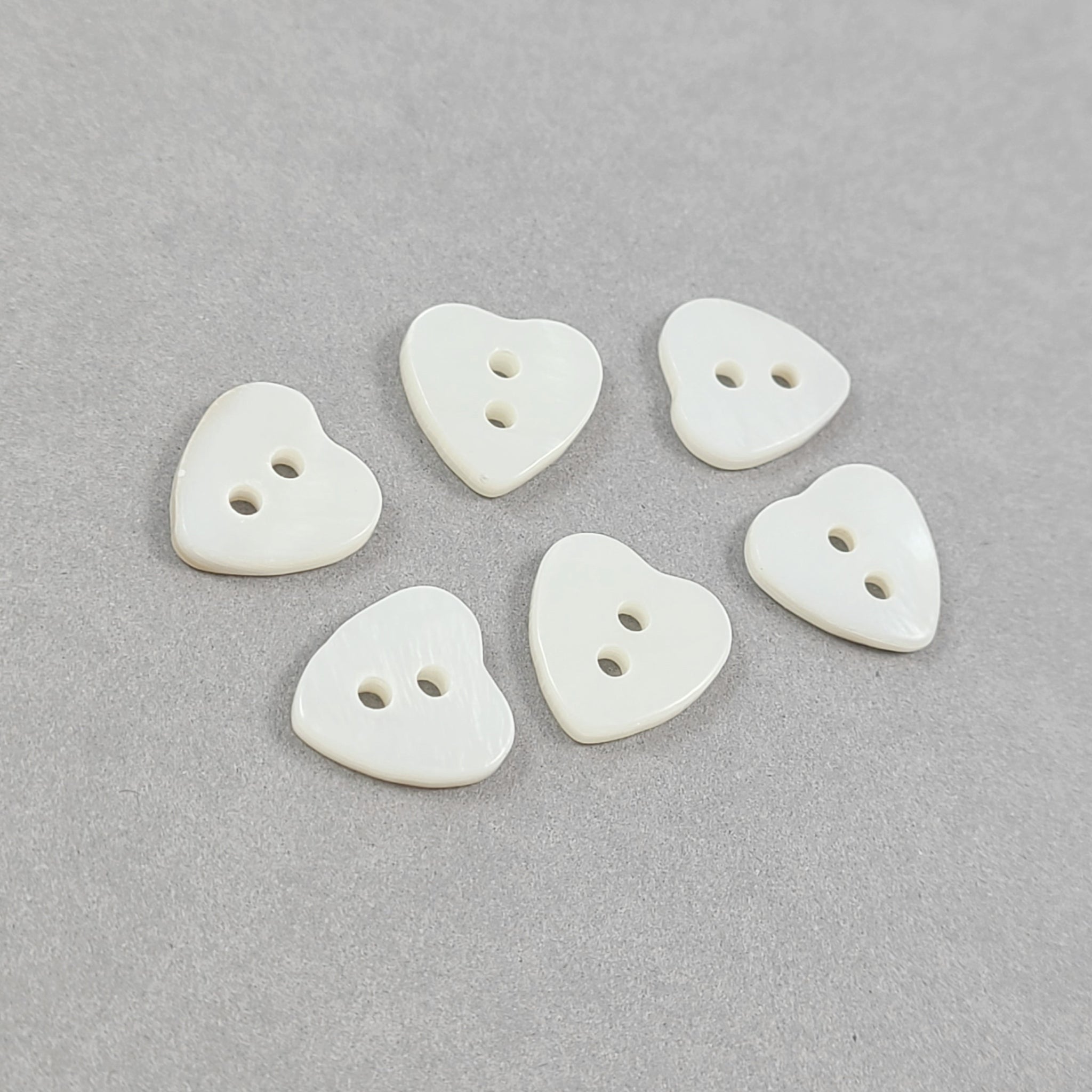 6 white heart buttons - Mother of Pearl Shell Buttons 11mm