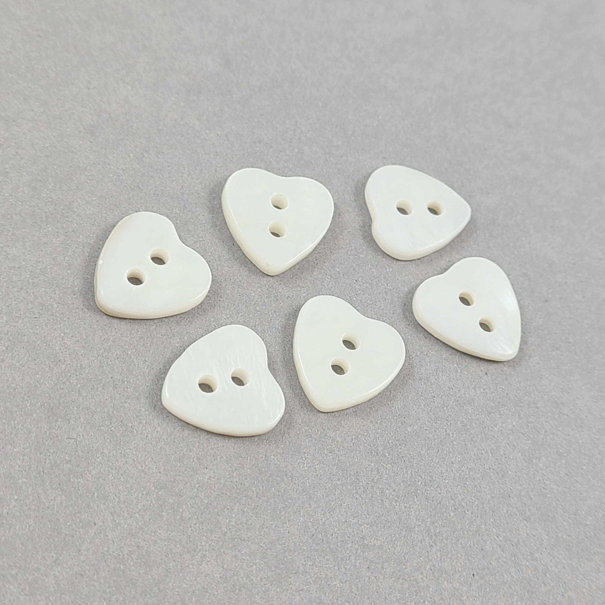 6 white heart buttons - Mother of Pearl Shell Buttons 11mm