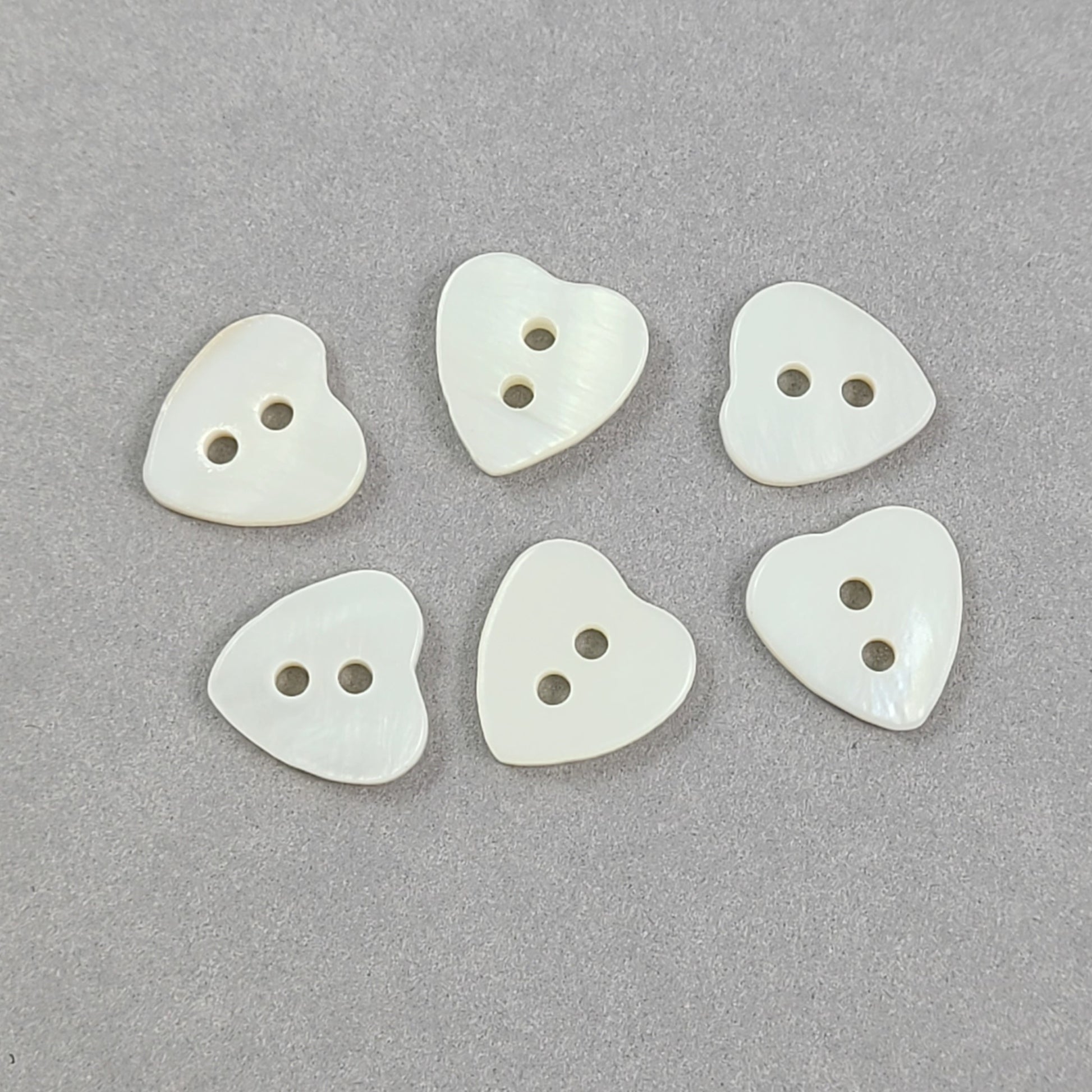 6 white heart buttons - Mother of Pearl Shell Buttons 11mm