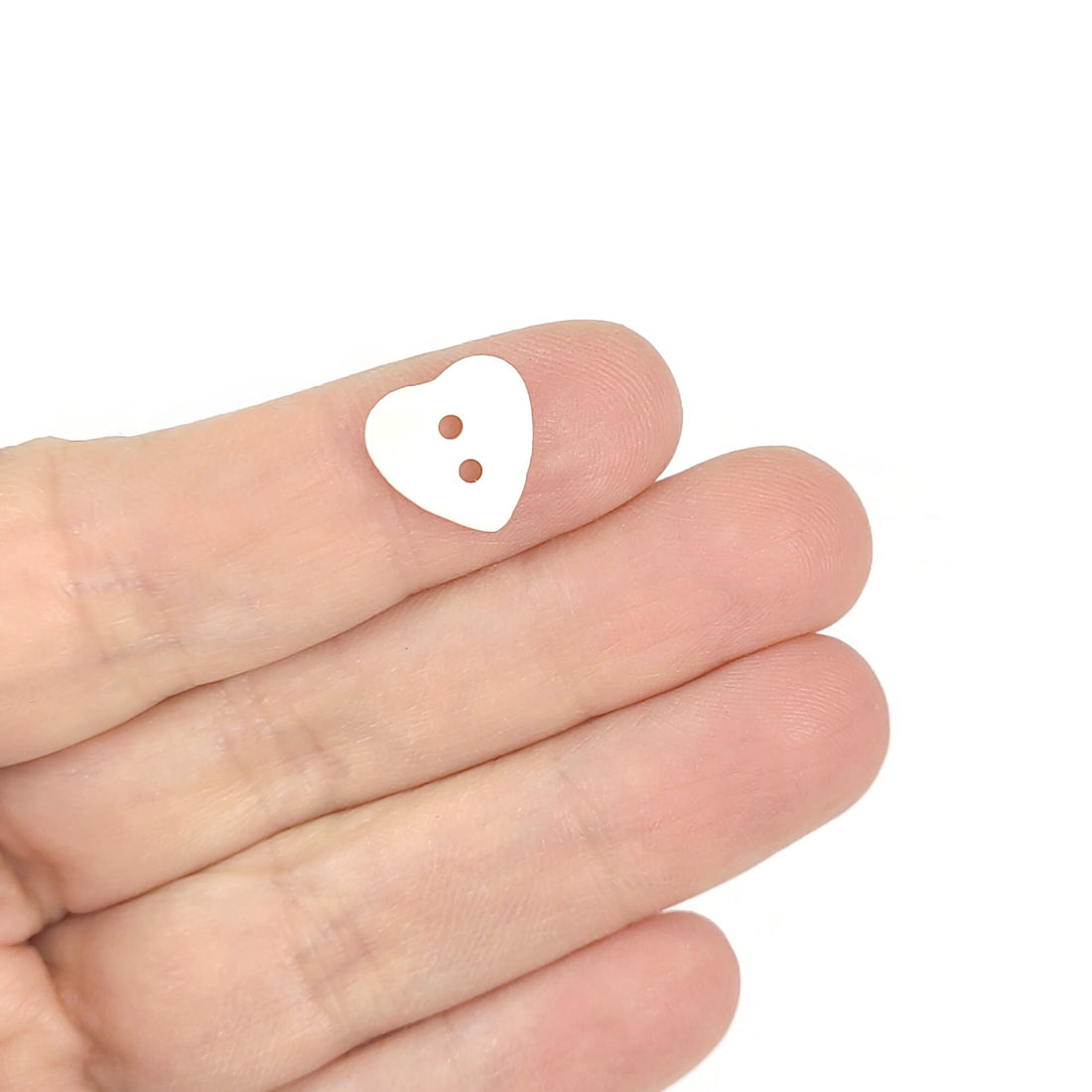 6 white heart buttons - Mother of Pearl Shell Buttons 11mm