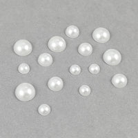 50 cabochons perlés blancs