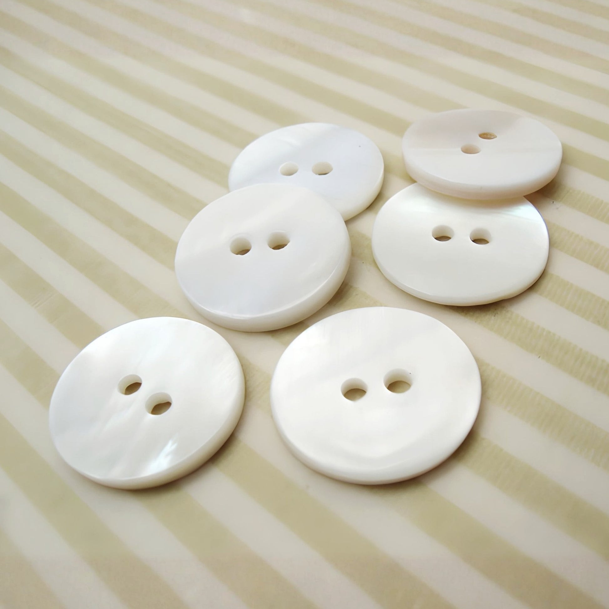 Mother of pearl buttons, Natural white shell sewing buttons, 7 sizes available