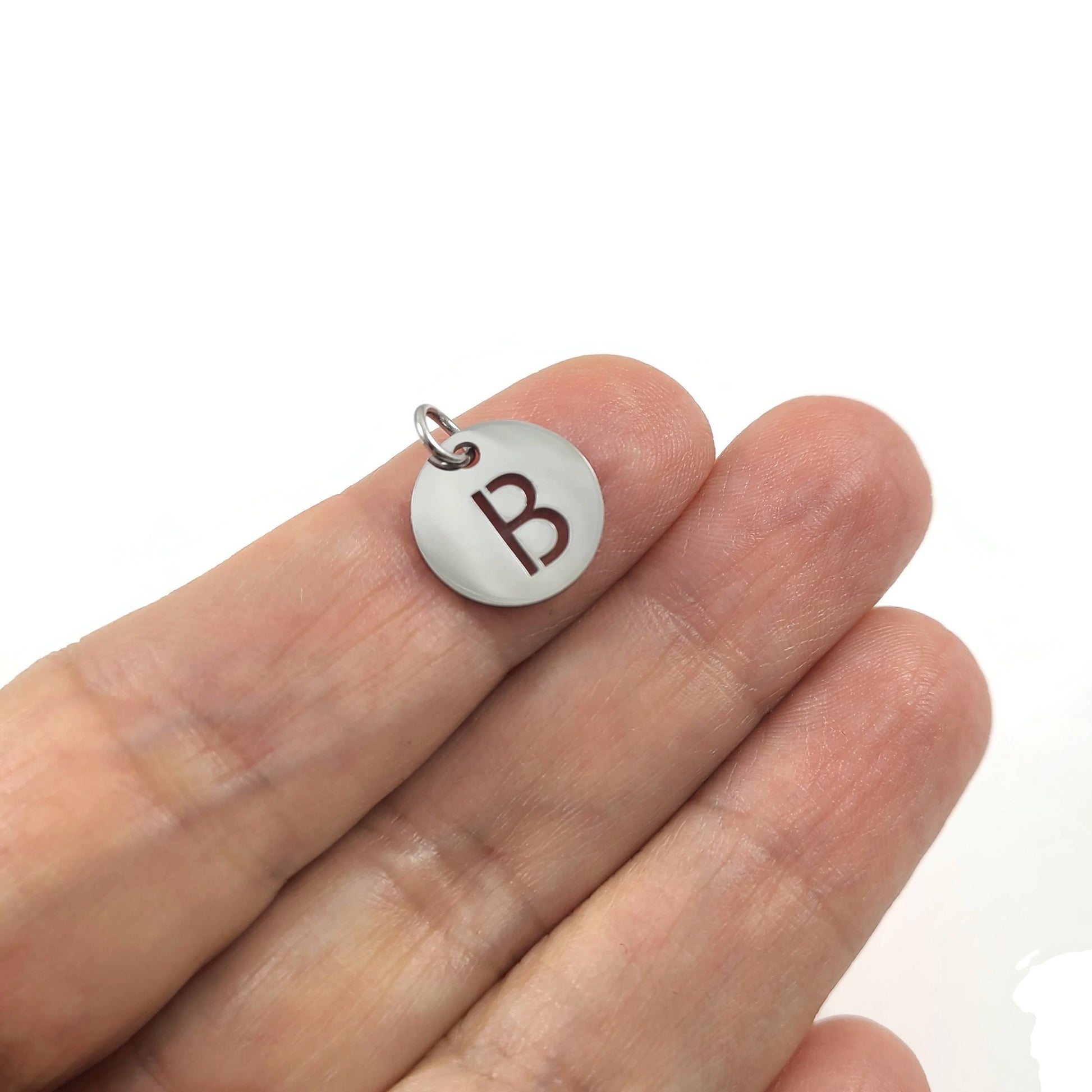 Breloque initiale ronde en acier inoxydable