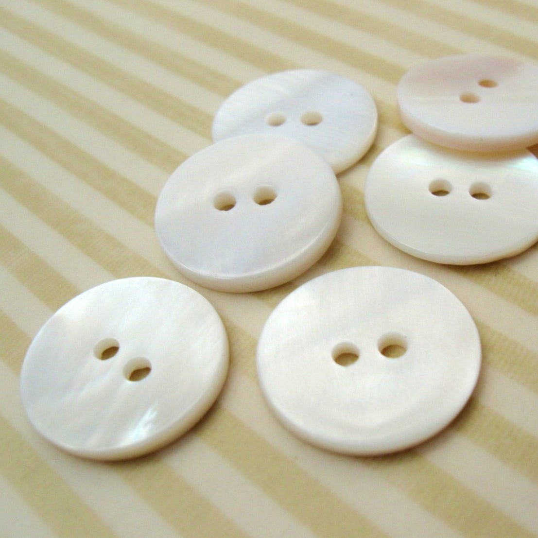 Mother of pearl buttons, Natural white shell sewing buttons, 7 sizes available