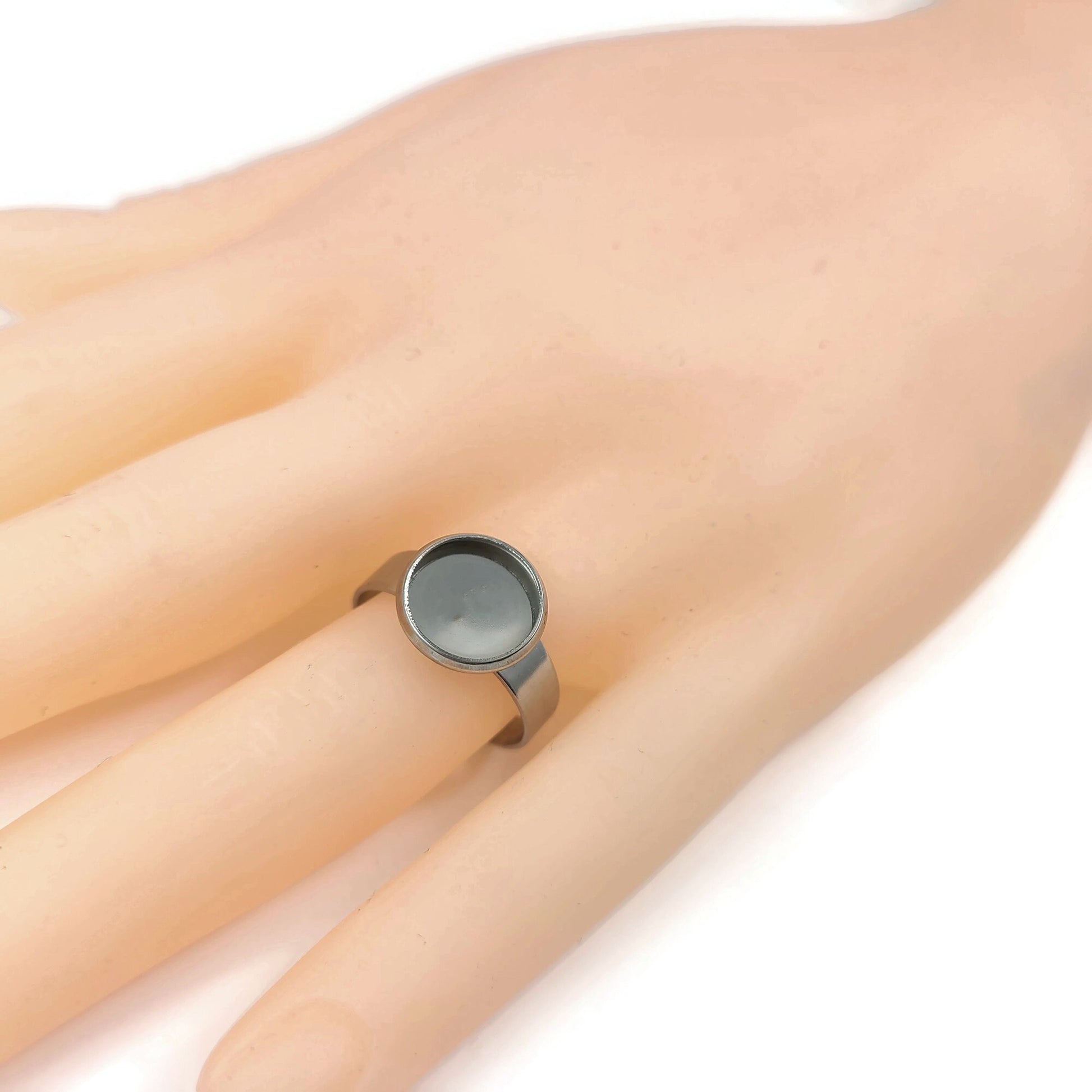 Stainless steel adjustable rings round cabochon settings (fits 8mm, 10mm, 12mm, 14mm) Hypoallergenic jewelry findings