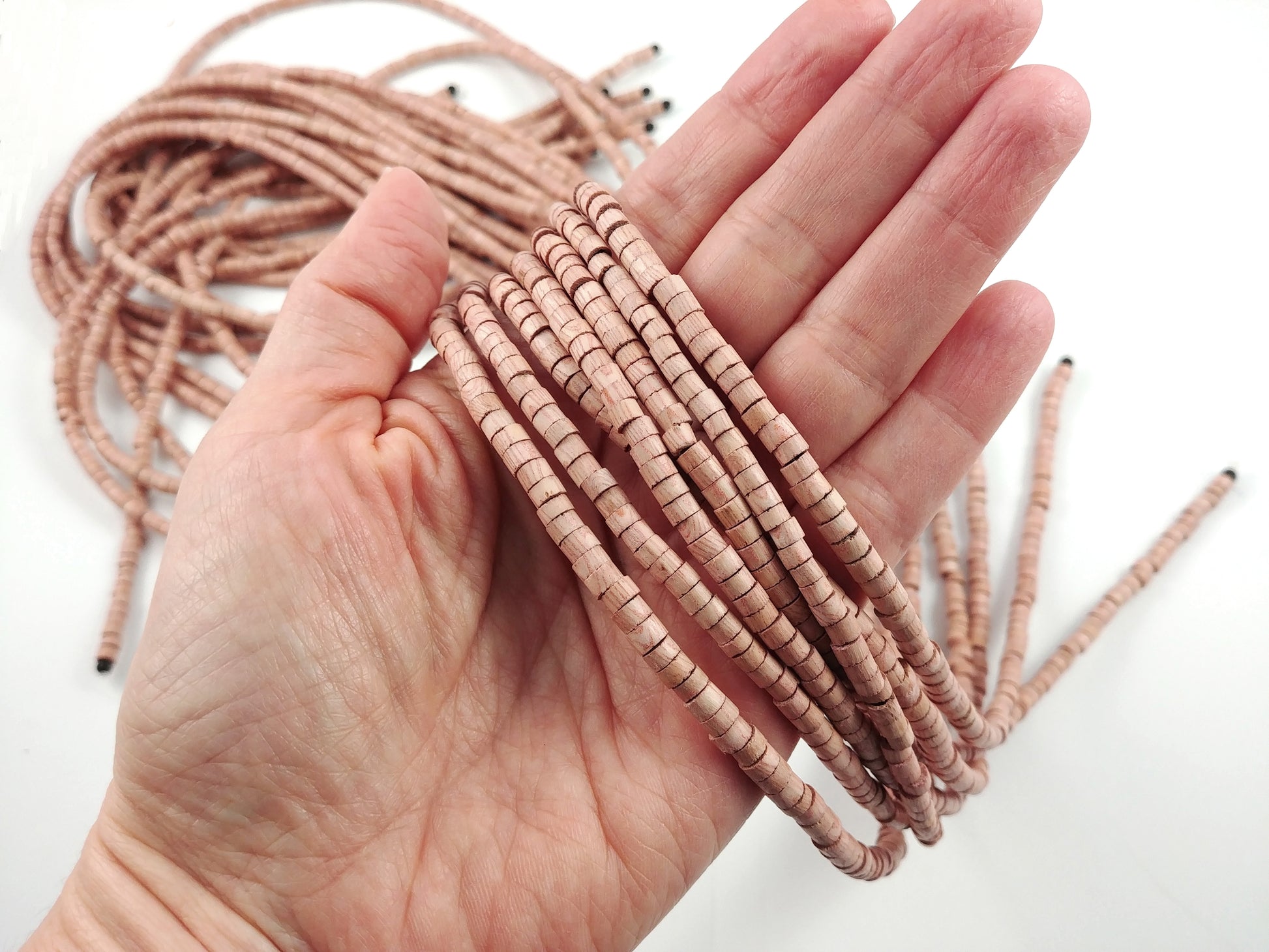 Perles rondelles en bois de rose naturel 2x5mm