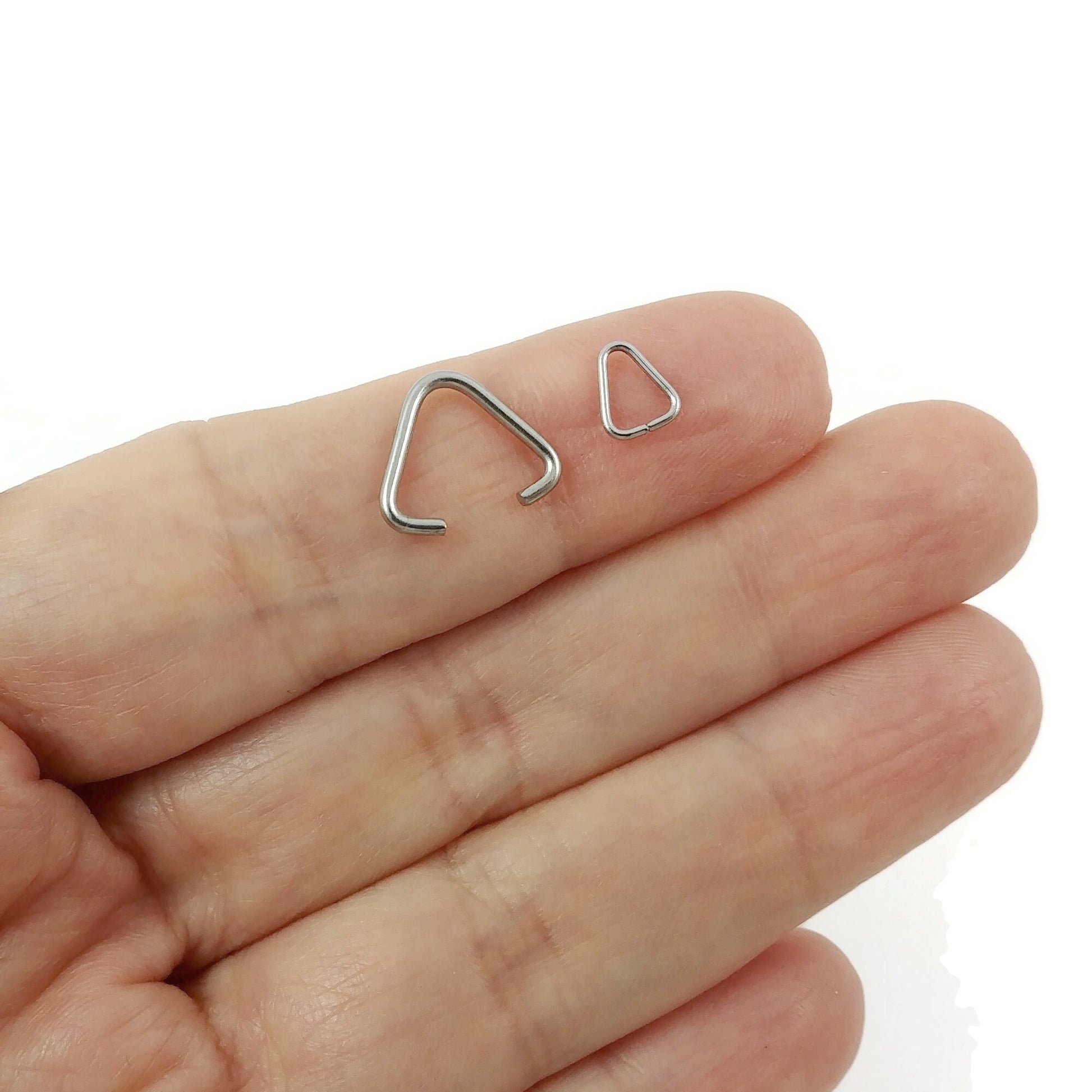 Anneaux triangles argent hypoallergénique en acier inoxydable