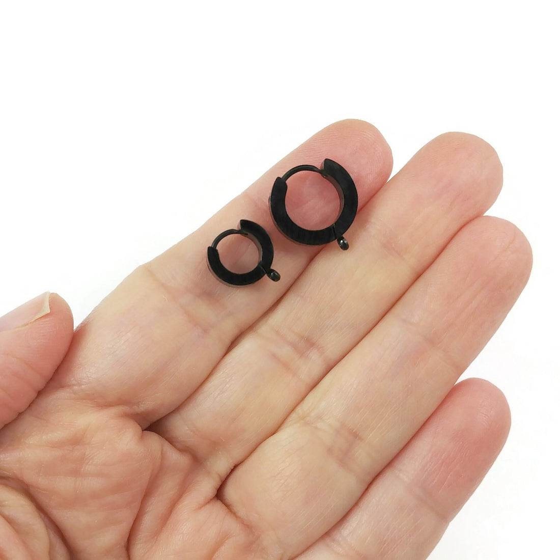 2 pcs (1 pair) Black stainless steel huggie hoops with loop