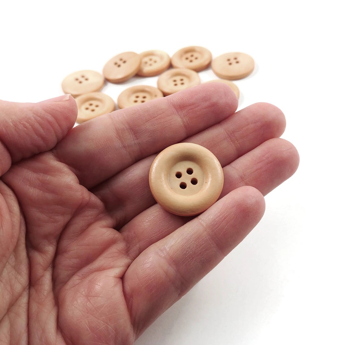 6 champagne wooden buttons 24mm