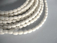 Perles ovales en os naturel blanc 7-10mm