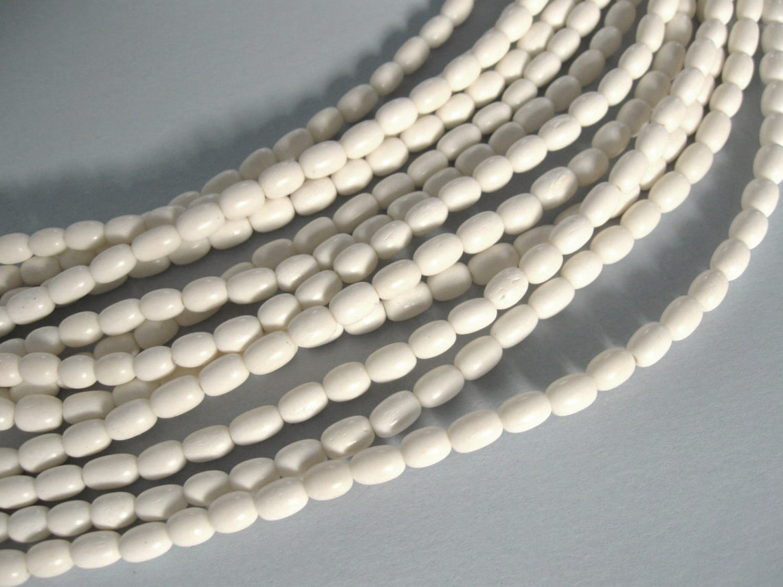 Perles ovales en os naturel blanc 7-10mm