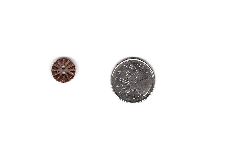 6 Boutons en bois de coco 13mm - Sculpté