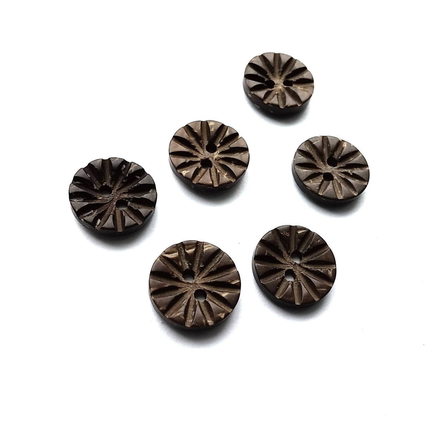 6 Boutons en bois de coco 13mm - Sculpté