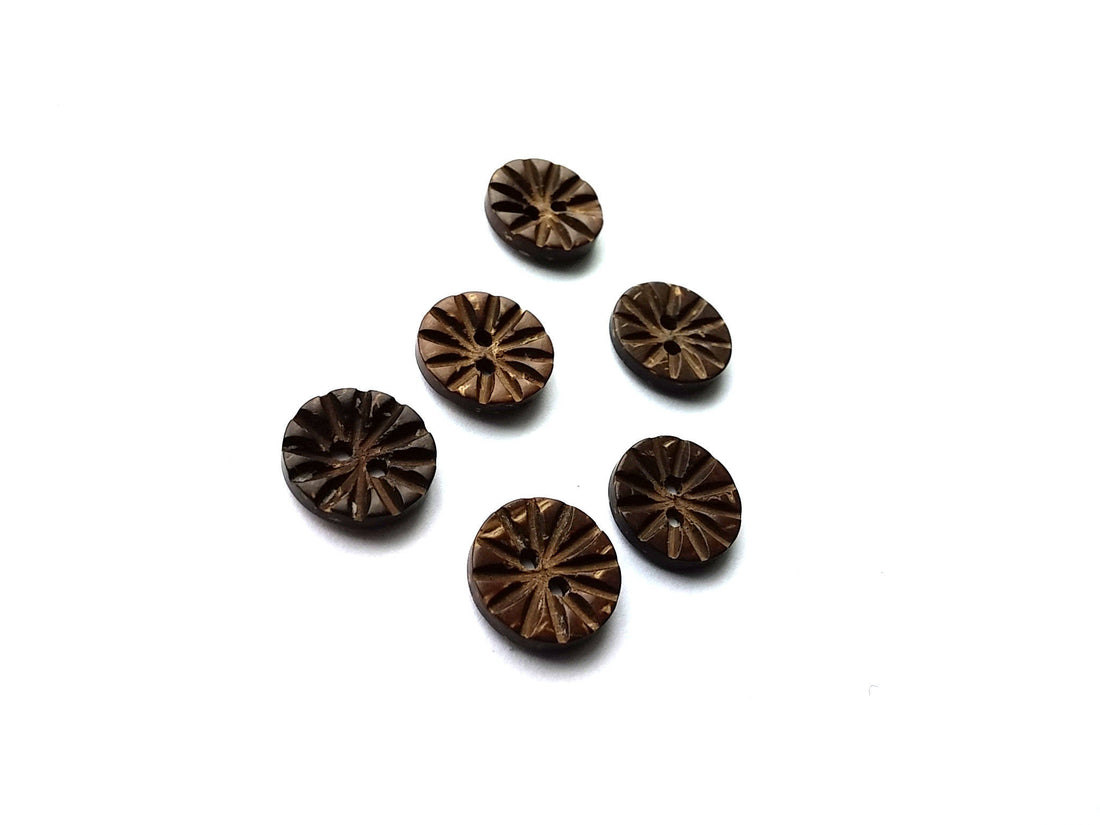 6 Coconut Buttons 13mm - Carved