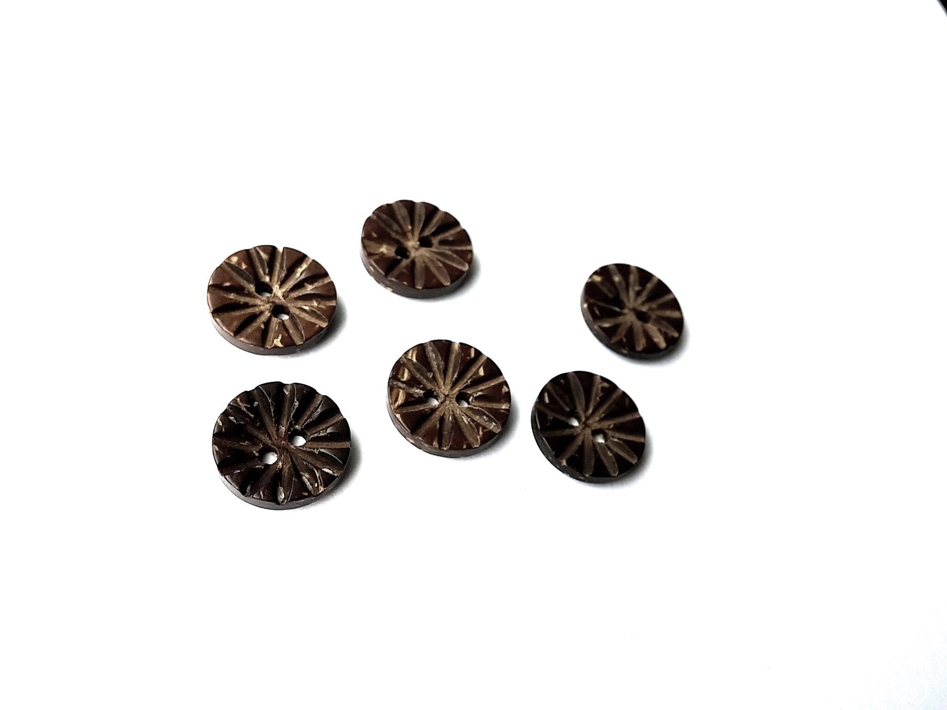 6 Boutons en bois de coco 13mm - Sculpté