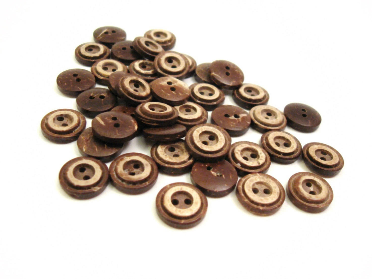 10 Boutons en bois de coco 13 ou 15mm - motif cercle rustique
