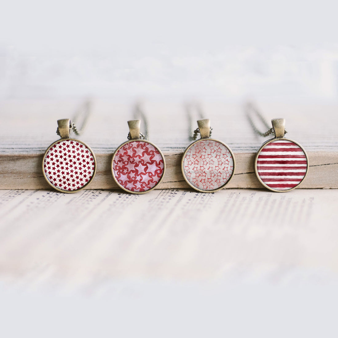 Cabochon Collage Sheet - Red Stars and Stripes - Printable round image in 5 sizes