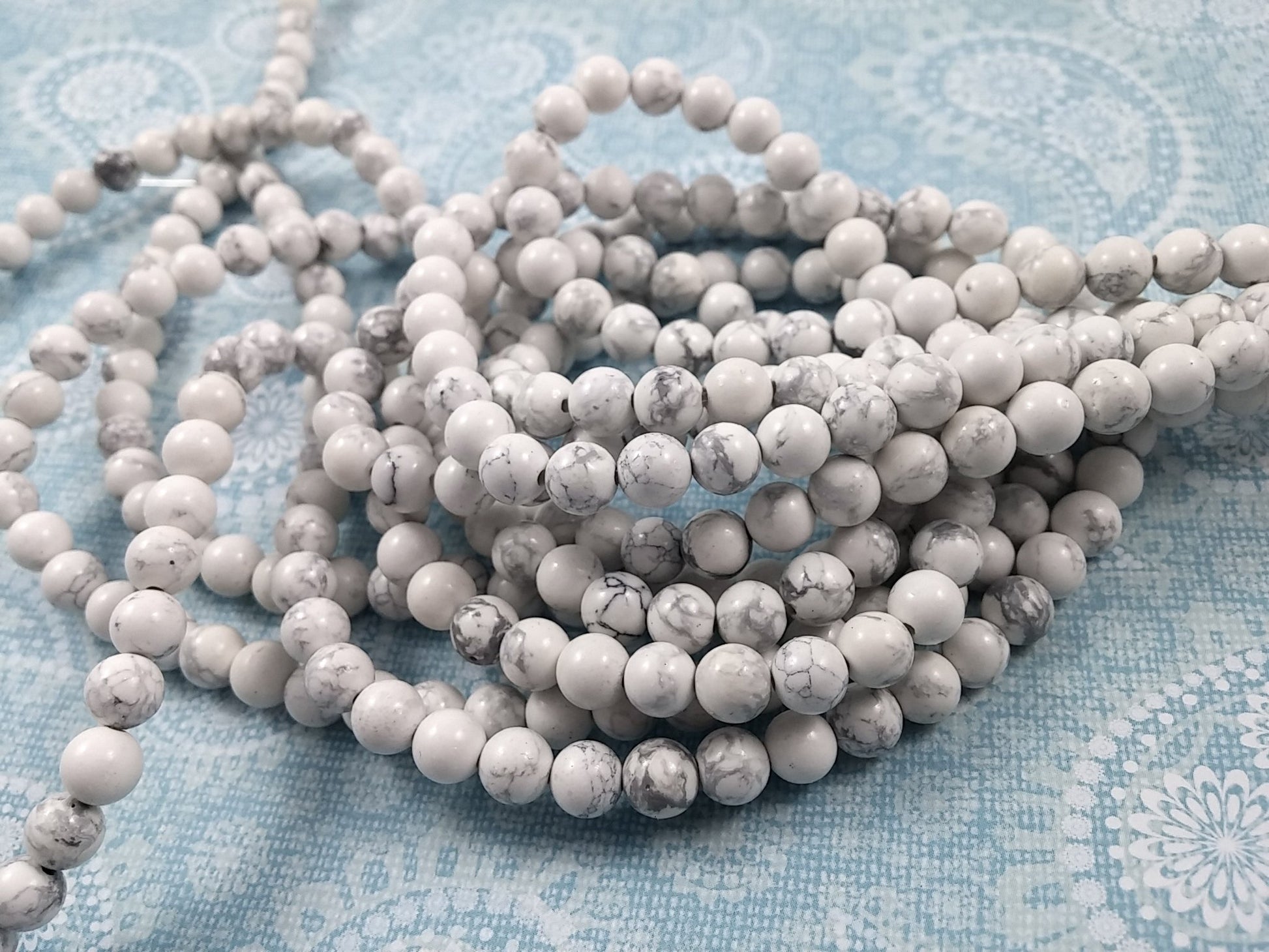 Pierres Naturelles Turquoise blanches marbrées rondes 4, 6 ou 8mm