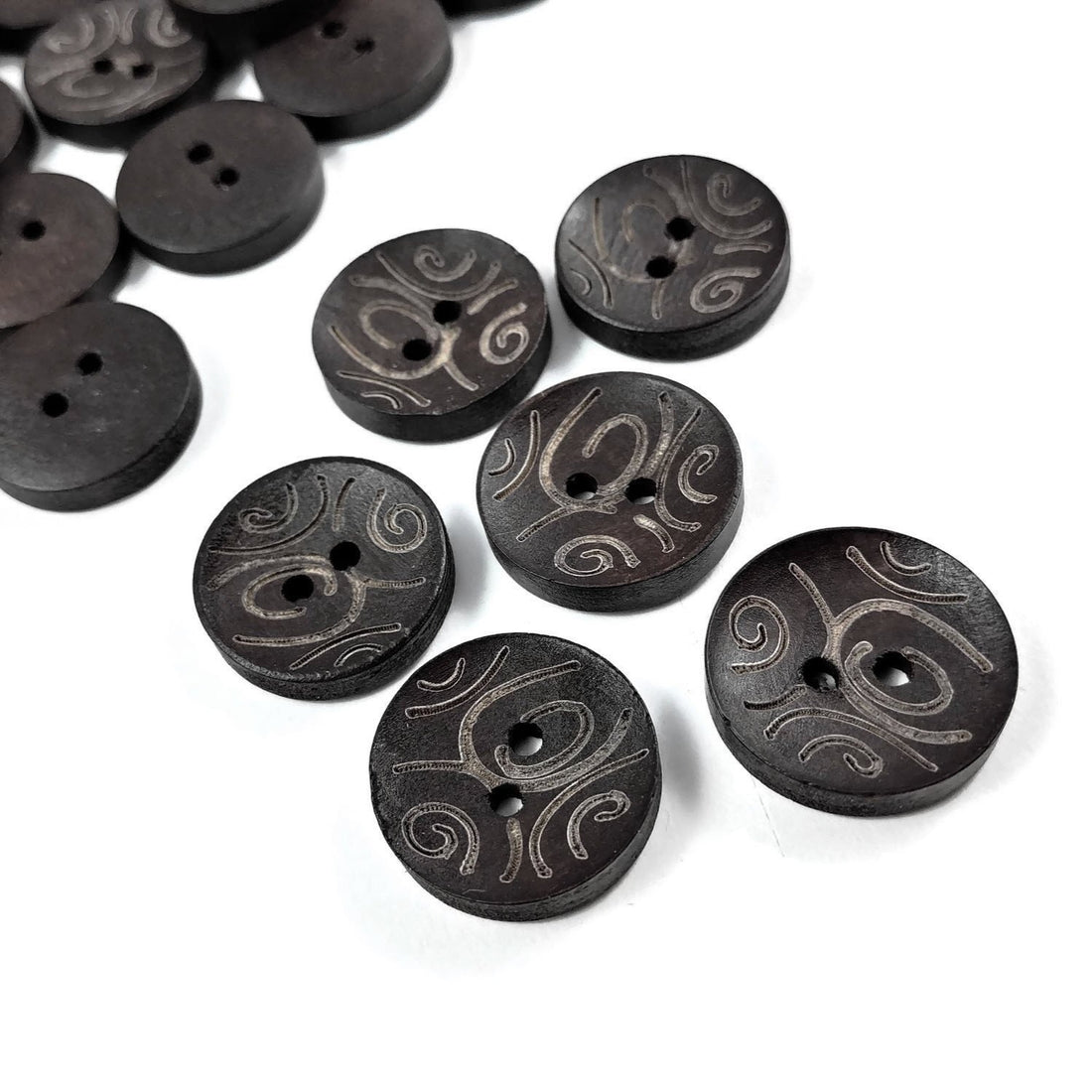 6 dark brown wooden button with tribal pattern 18mm 