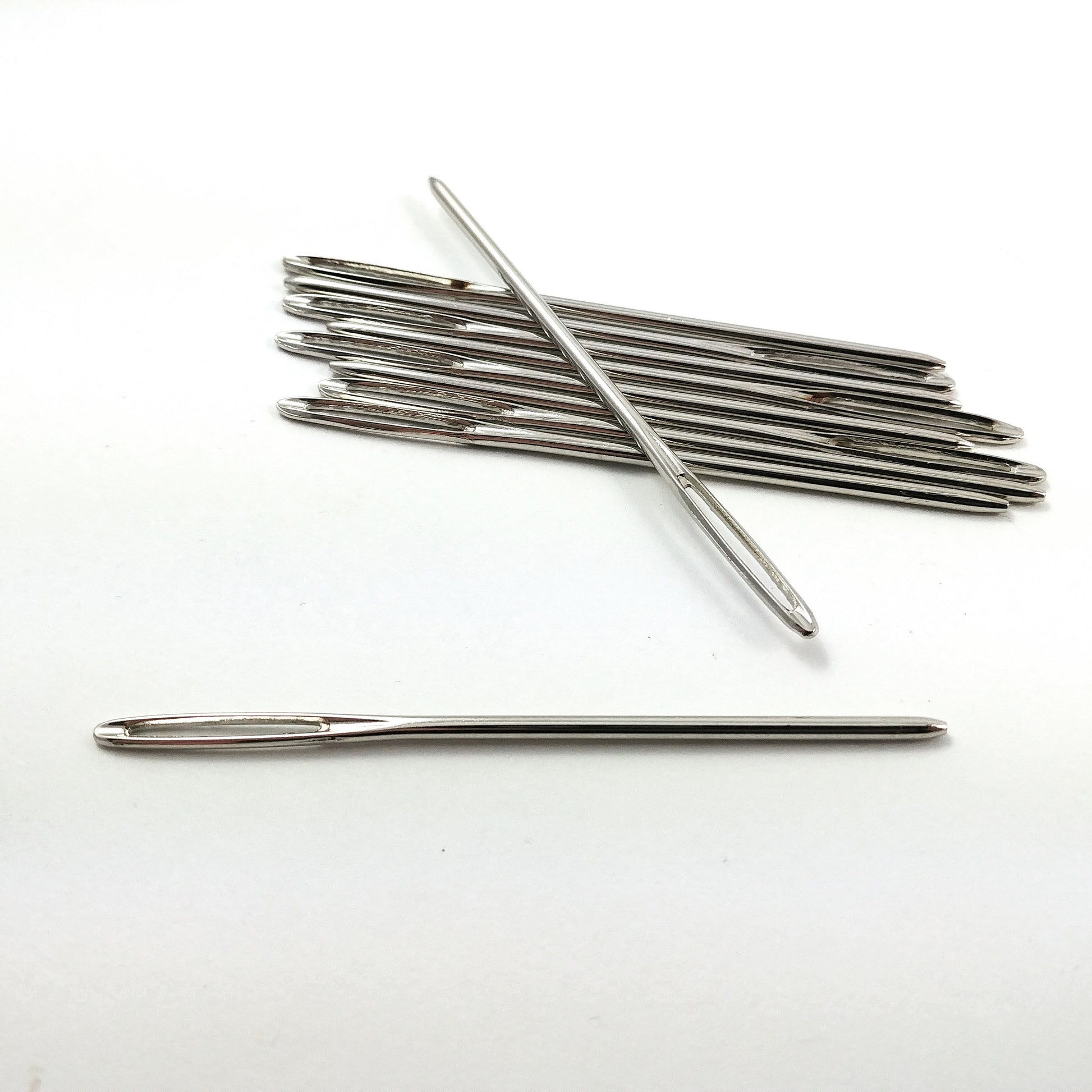1 Big tapestry needle