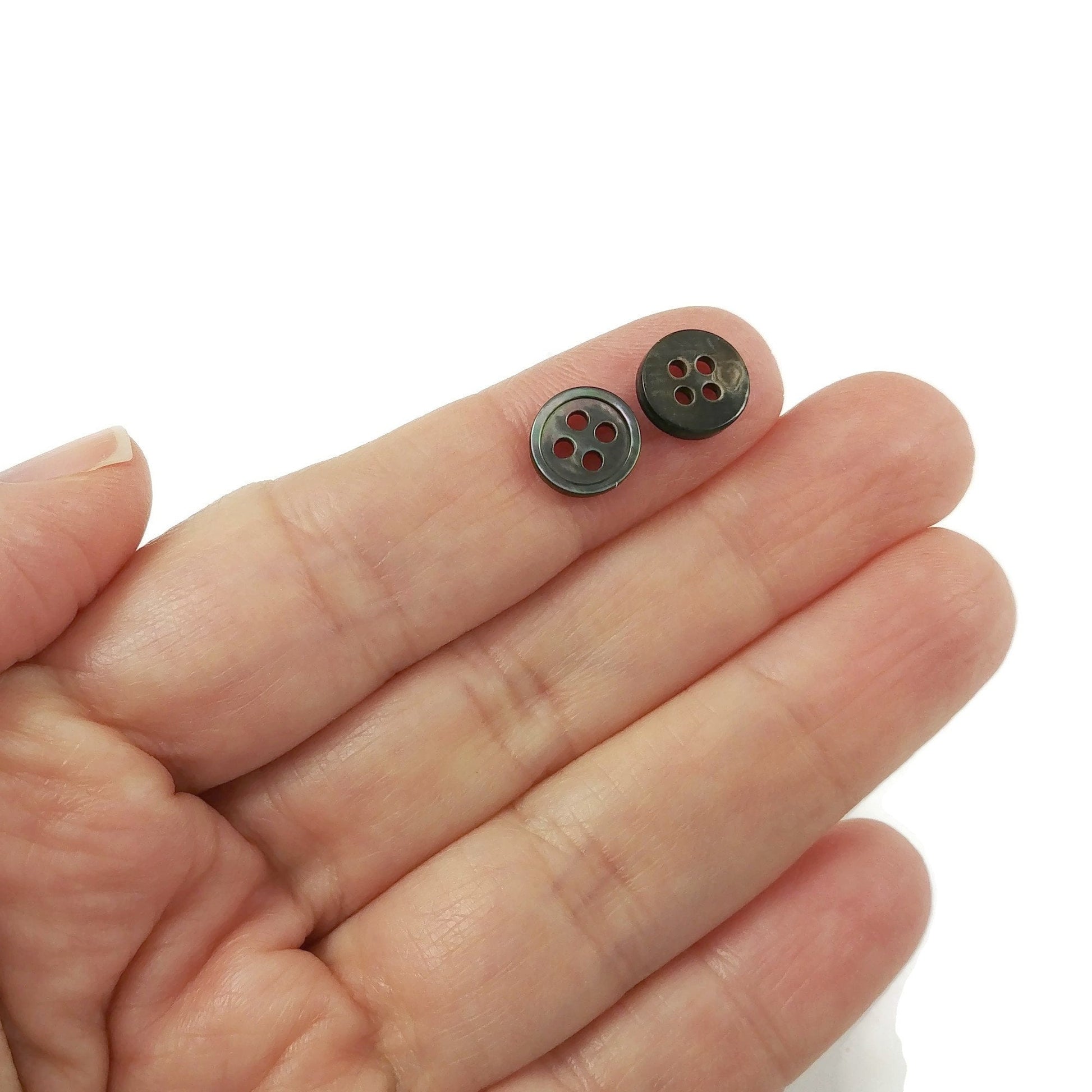 Grey mother of pearl buttons, Natural black lip shell sewing buttons, 4 sizes available