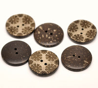 6 Boutons en bois de coco 28mm - motif de fleurs