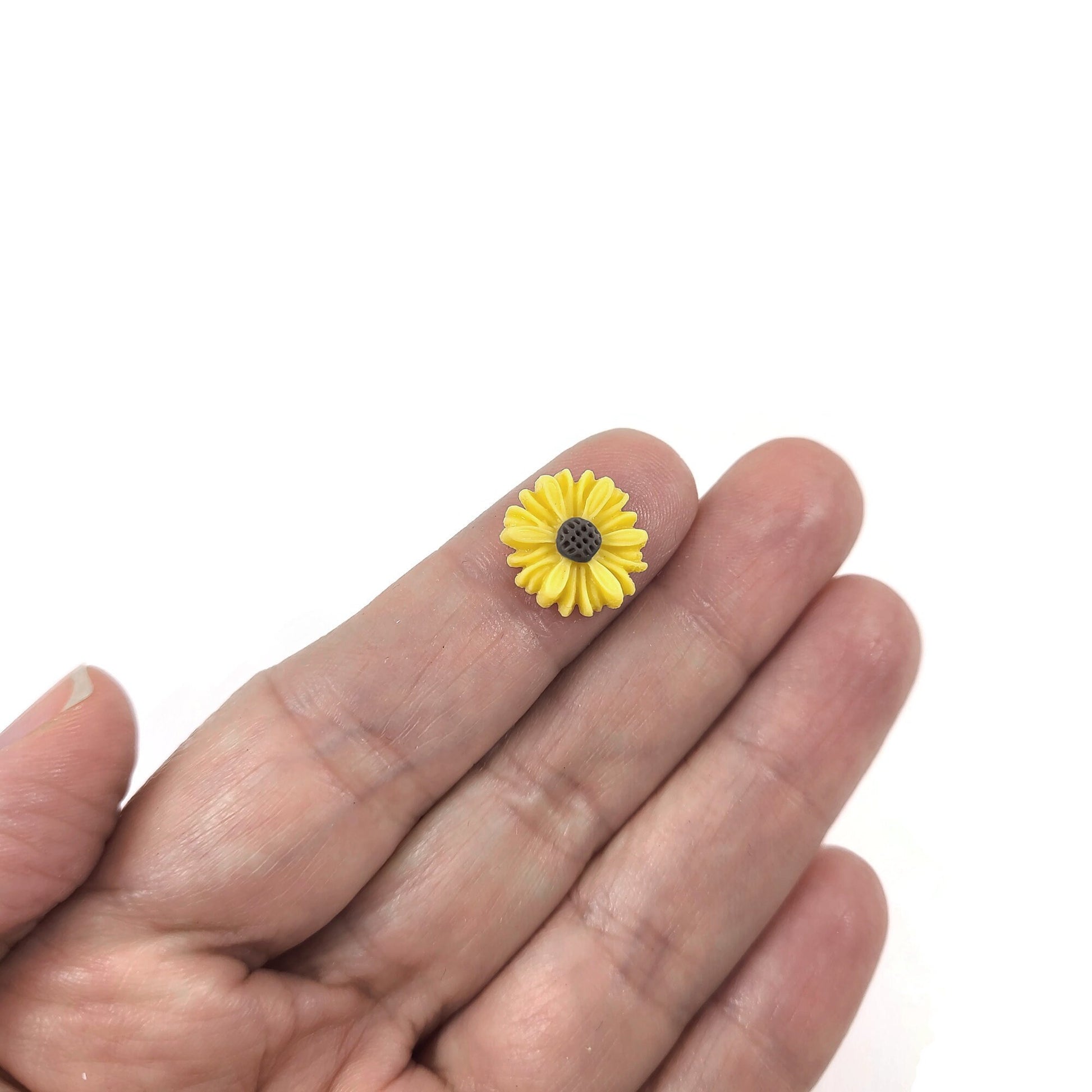Resin daisy cabochons, Cute yellow flower embellishments, Flatback cabochons, Bulk pack, Jewelry making supplies