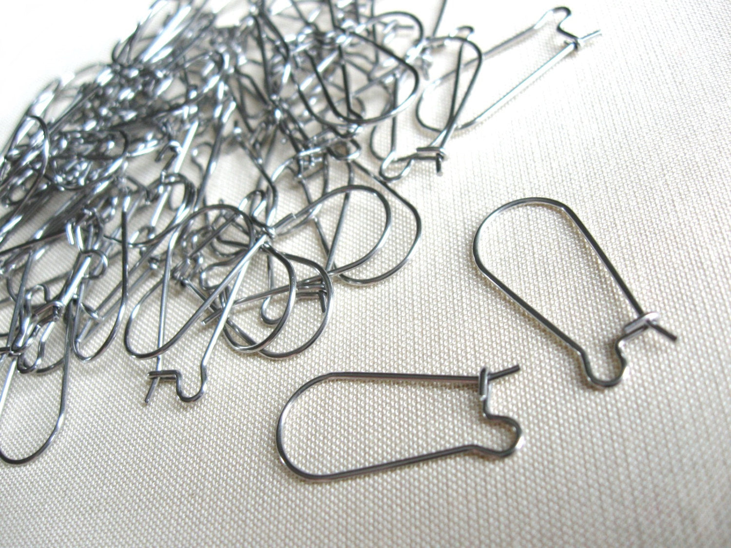 50 crochets pour boucle d'oreille en acier inoxydable hypoallergénique
