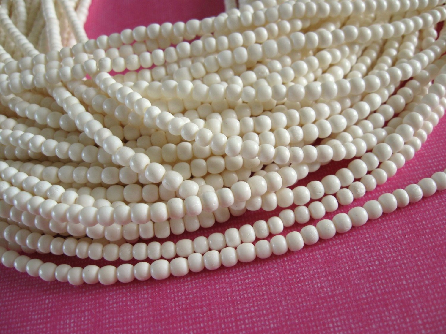 100 Perles rondes en os naturel blanc 3-4mm