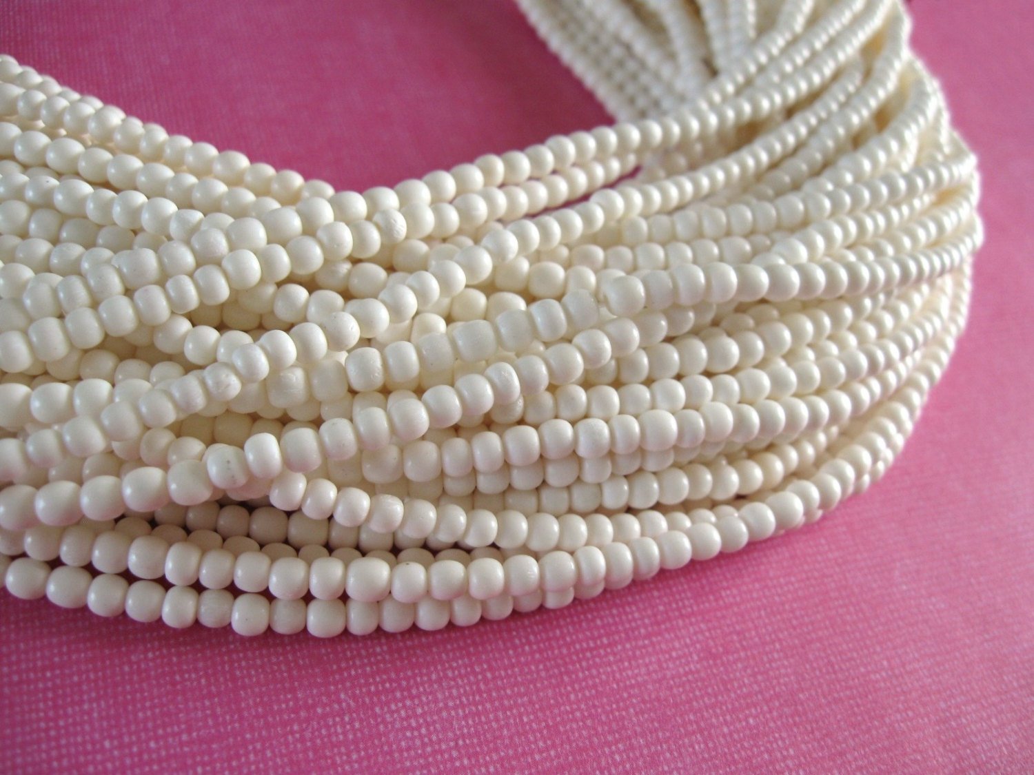 100 Perles rondes en os naturel blanc 3-4mm