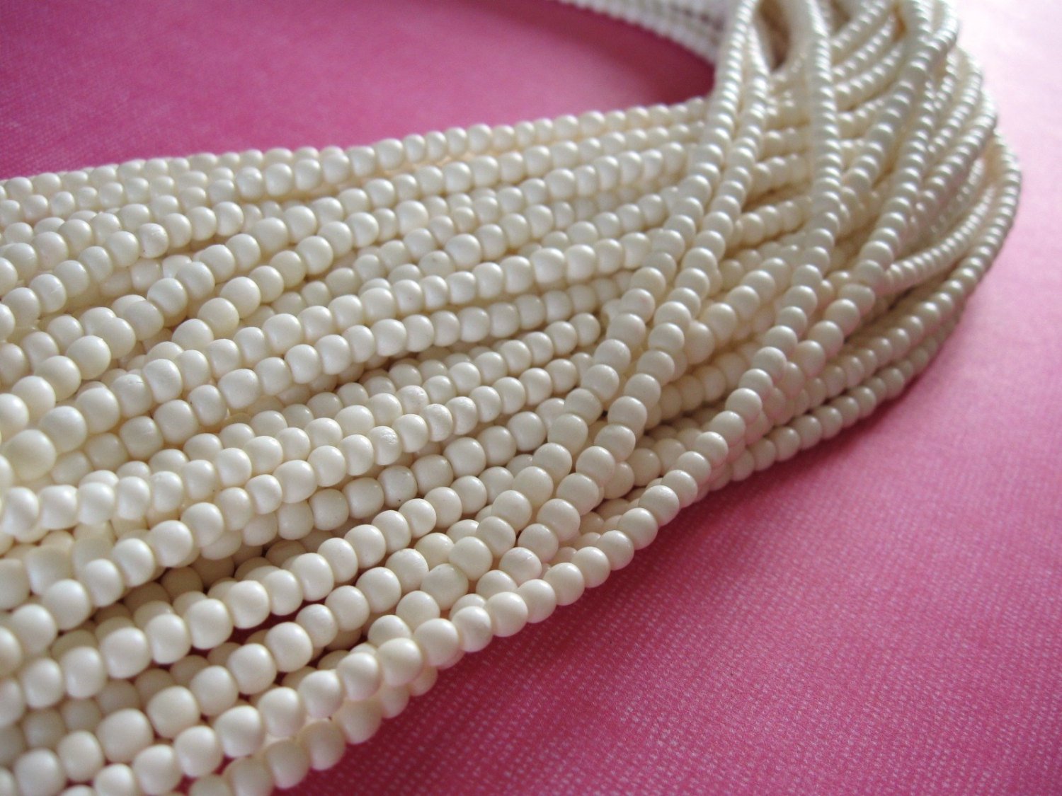 100 Perles rondes en os naturel blanc 3-4mm