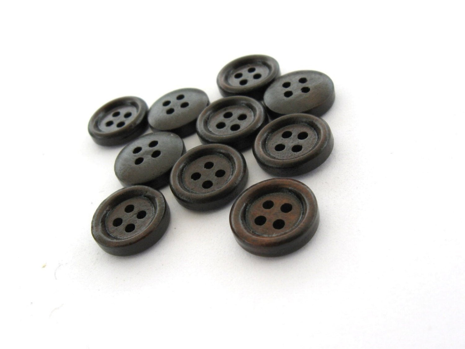 Bouton de bois à 4 trous en bois naturel brun foncé de 13mm - ensemble de 10