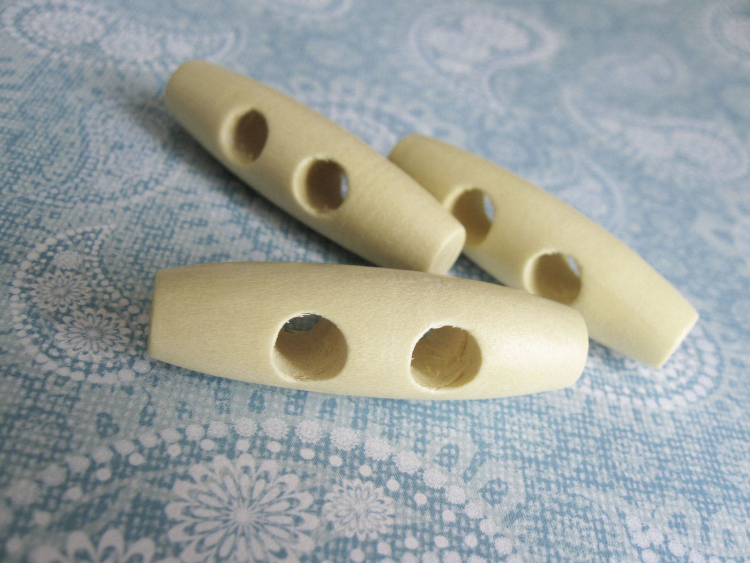 3 Beige wooden toggle button 40mm