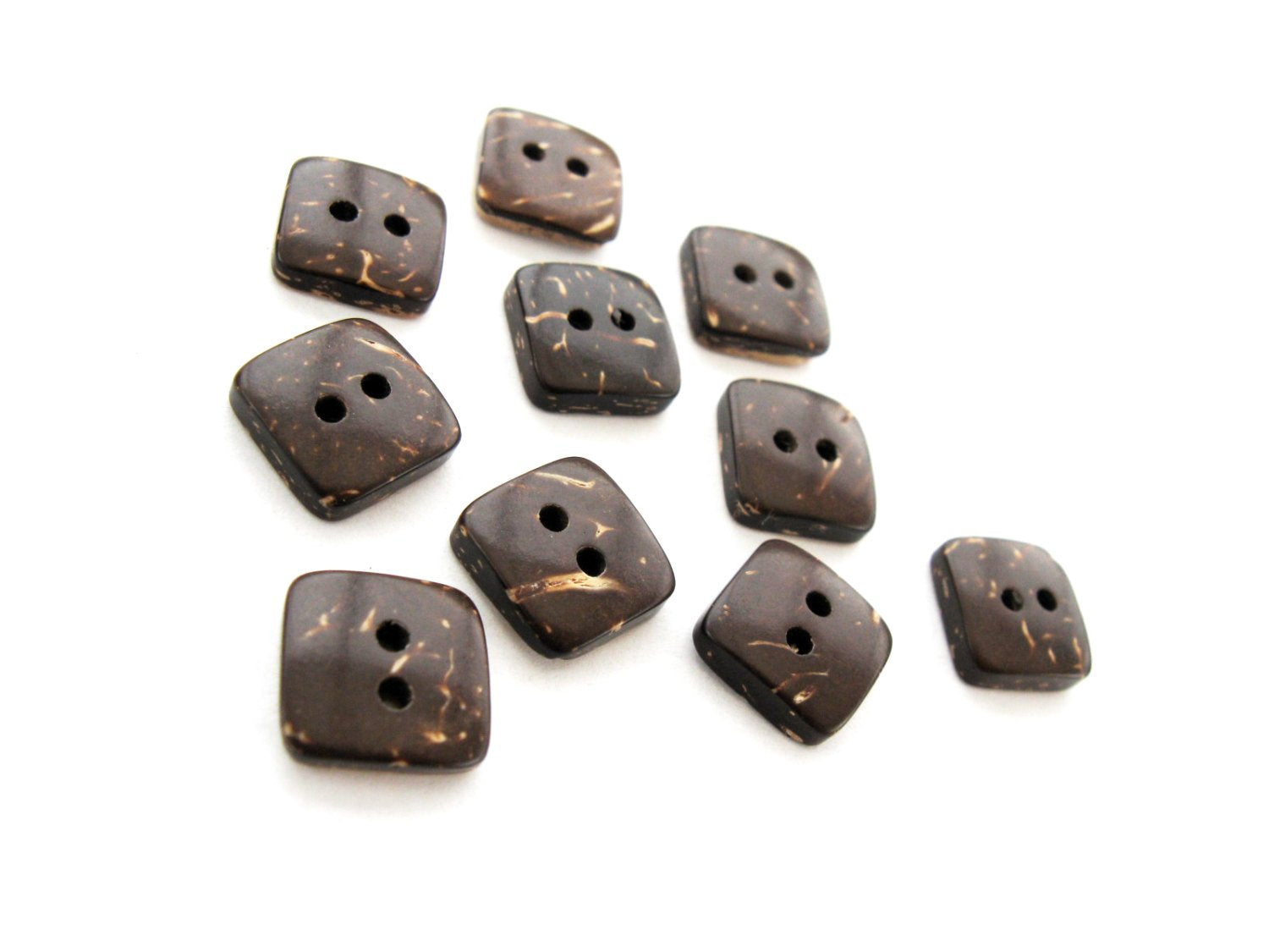 10 Boutons en bois de coco 9mm - Mini Carré