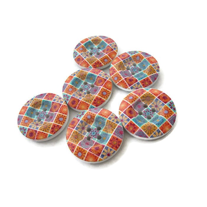 6 painted wooden button - flower patchwork pattern 23mm