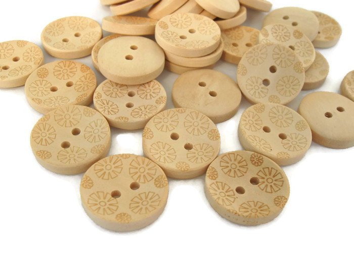 Wooden button - Flower Pattern Unfinished Wood Sewing Buttons Natural Color 20mm - set of 12