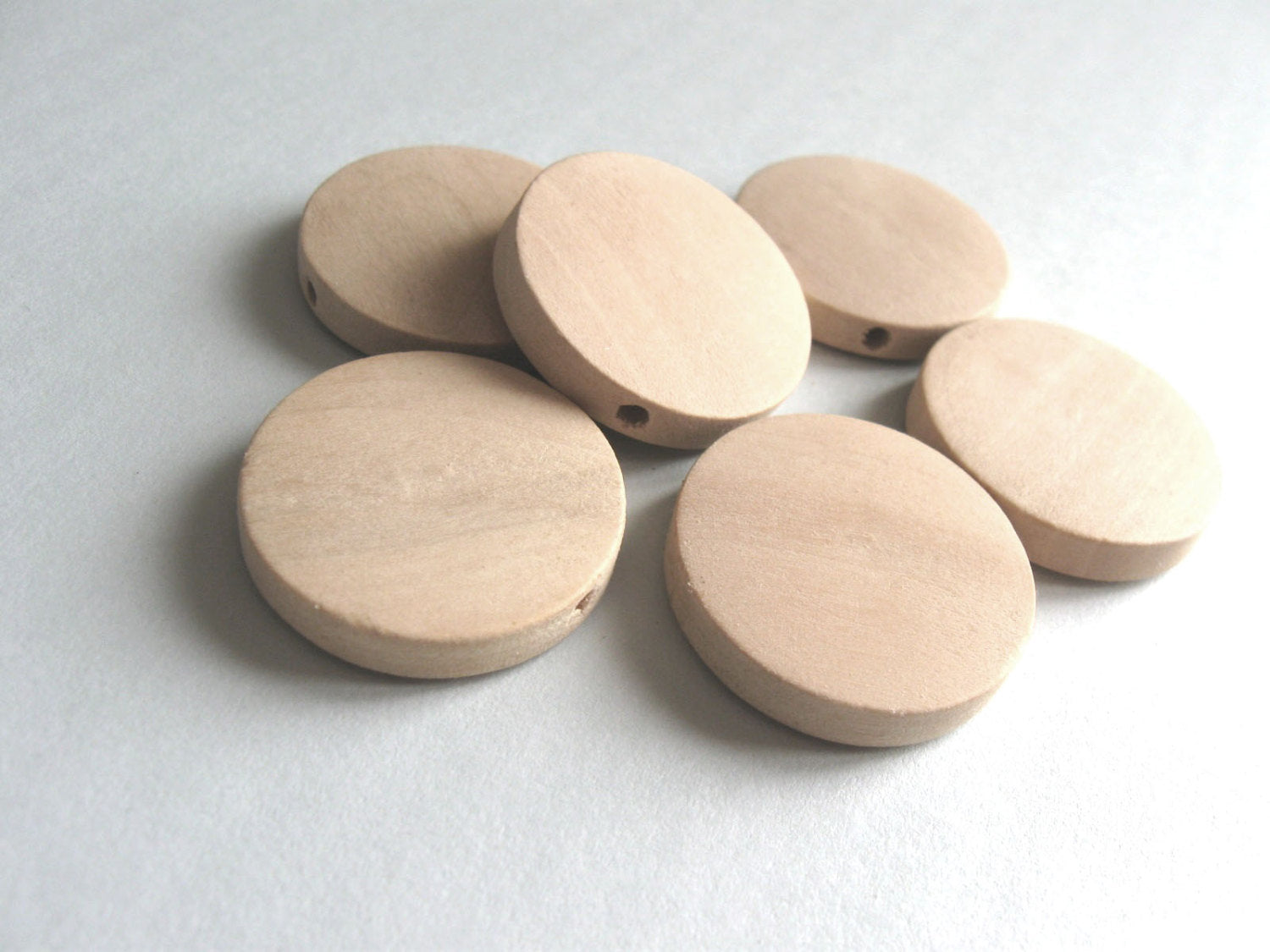 Perles de bois naturel en rondelle de 15mm, 20mm ou 25mm